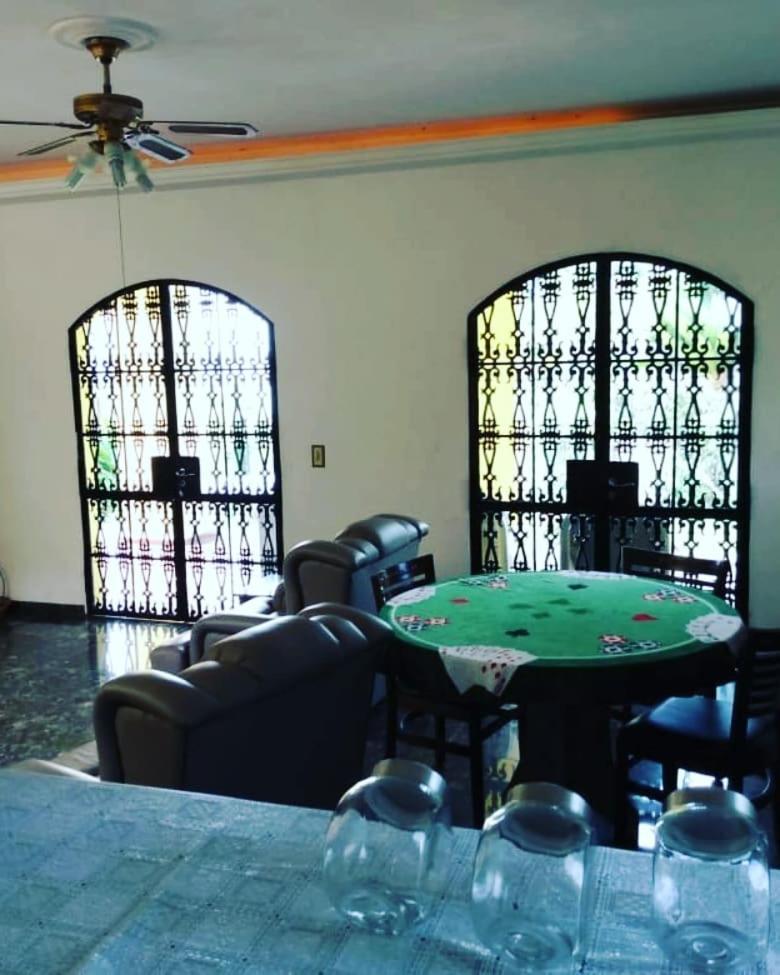 Casa Em Fechado No Casa de férias *